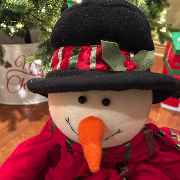 Festive Snowman Holiday Decor in Red and Black - Picture 2 of 6